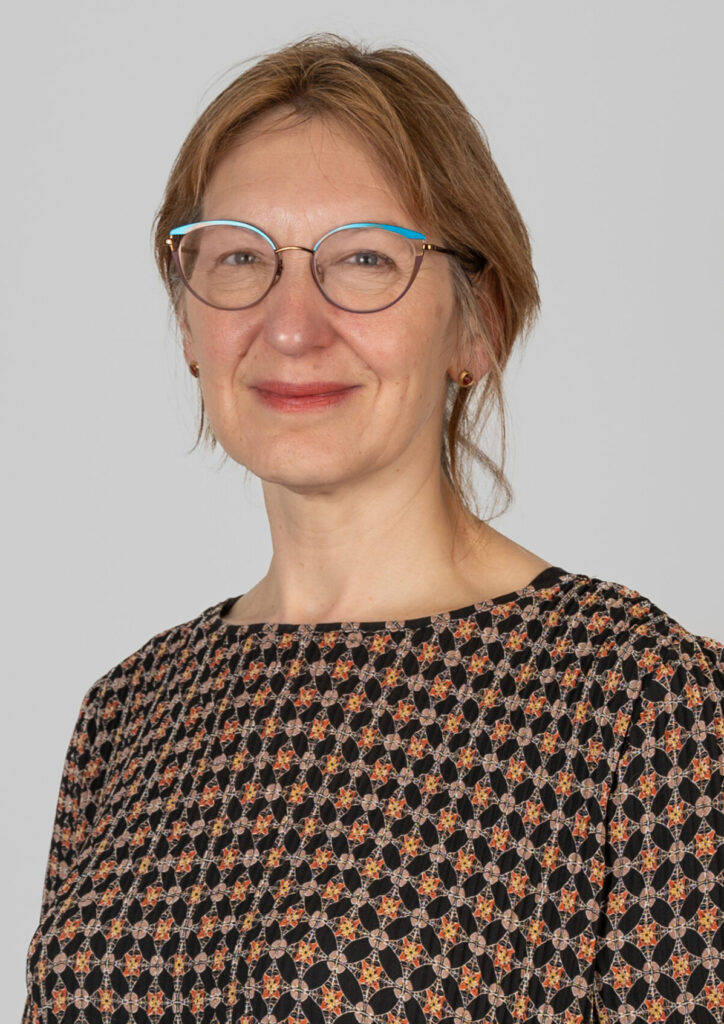 Headshot of a smiling Gillian Brydson